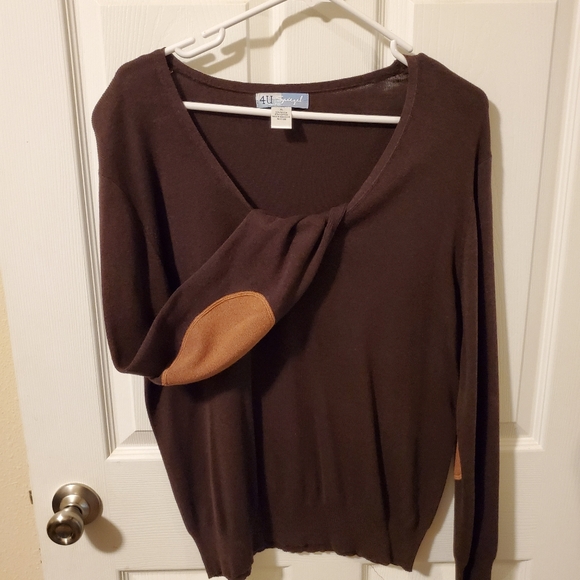 Sweater - Picture 1 of 2